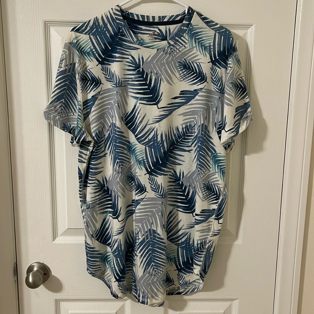 Hollister Men’s Shirt Tropical Blue leaves